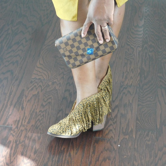 Shoes - ❤️Cheetah print tassel booties